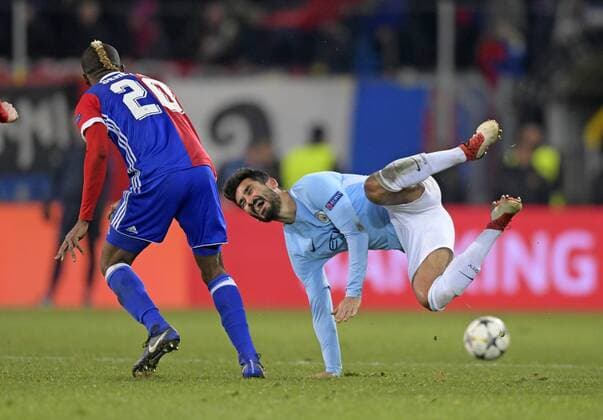 13 02 2018 football UEFA Champions League 2017 2018 knockout FC Basel Manchester City in the St Jakobs Park Stadium in Basel Switzerland v li Geoffroy Serey of the FC Basel fouls Ilkay Gündogan Manchester City