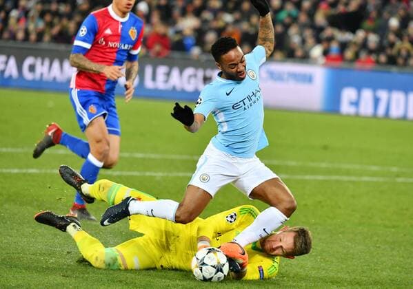 13 02 2018 Basel St James Park football men s season 2017 2018 Champions League FC Basel Manchester City picture shows goalkeeper Tomas Vaclik FC Basel against Raheem Sterling Manchester duel action