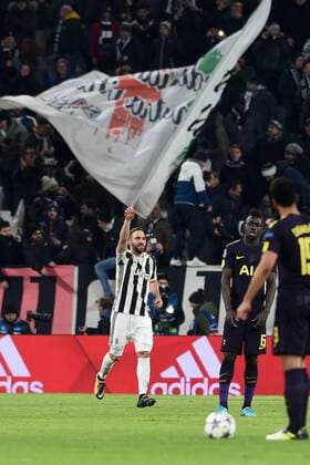 IPP20180213 Football - soccer: UEFA Champions League 2017 2018, Juventus Turin - Tottenham Hotspur, esulta gonzalo higuain (Hinweis: Verwendung nur in Deutschland - only Germany) *** IPP20180213 football soccer UEFA Champions League 2017 2018 Juventus Turin Tottenham Hotspur esulta gonzalo sitki note only use only in Germany Germany 