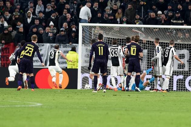IPP20180213 Football - soccer: UEFA Champions League 2017 2018, Juventus Turin - Tottenham Hotspur, punizione gol christian eriksen (Hinweis: Verwendung nur in Deutschland - only Germany) *** IPP20180213 football soccer UEFA Champions League 2017 2018 Juventus Turin Tottenham Hotspur punizione gol christian eriksen note use only in Germany only Germany 