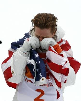 Olympia-Bilder des Tages - SPORT February 14, 2018 - Pyeongchang, KOREA - Shaun White (USA) is overcome with emotion and celebrates winning gold in the mens snowboarding halfpipe final during the Pyeongchang 2018 Olympic Winter games Winterspiele Spiele Summer games at Phoenix Snow Park. Olympics Pyeongchang 2018: Snowboard-Mens Halfpipe Final - ZUMAm117 20180214_zaf_m117_037 Copyright: xDavidxG.xMcintyrex
