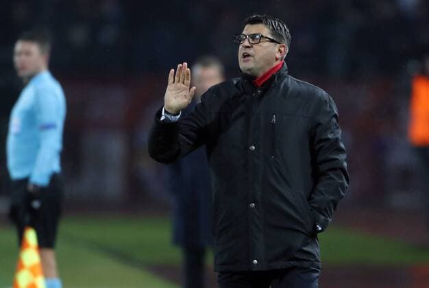 (180214) -- BELGRADE, Feb. 14, 2018 -- Crvena Zvezda s coach Vladan Milojevic gestures during the UEFA Europa League round of 32 first leg football match between Crvena Zvezda and CSKA Moscow in Belgrade, Serbia on Feb. 13, 2018. The match ended with 0-0.) (SP)SERBIA-BELGRADE- EUROPA-FOOTBALL-CRVENA ZVEZDA VS CSKA PredragxMilosavljevic 