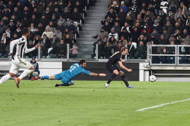February 13, 2018 - Turin, Italy - Tottenham forward Harry Kane (10) scores his goal during the Uefa Champions League round of 16 football match JUVENTUS - TOTTENHAM on 13 02 2018 at the Allianz Stadium in Turin, Italy. Juventus v Tottenham Hotspur - UEFA Champions League Round of 16: First Leg  - ZUMAn230 20180213_zaa_n230_723 Copyright: xMatteoxBottanellix