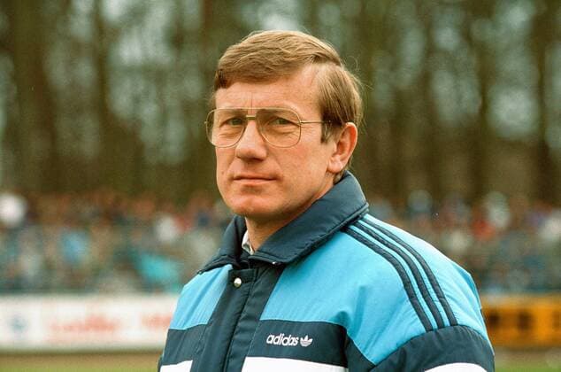Rainer Persike coach of SV Meppen from 2 BL season 1987 1988 SV Meppen blue against Stuttgarter kickers 1 1 on 02 04 1988