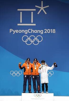 (180214) -- PYEONGCHANG, Feb. 14, 2018 -- Champion Kjeld Nuis (C) from the Netherlands, second-placed Patrick Roest (L) from the Netherlands and third-placed Kim Min Seok from South Korea pose for photos during medal ceremony of the mens 1500m event of Speed skating Eisschnelllauf at 2018 PyeongChang Winter Olympic Games Olympische Spiele Olympia OS at the Medal Plaza in PyeongChang, South Korea, on Feb. 14, 2018. ) (SP)OLY-SOUTH KOREA-PYEONGCHANG-SPEED SKATING-MEN S 1500M-MEDAL CEREMONY WuxZhuang 