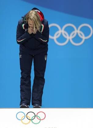 (180214) -- PYEONGCHANG, Feb. 14, 2018 -- Champion Italy s Arianna Fontana reacts during medal ceremony of ladies 500m event of short track Speed skating Eisschnelllauf at 2018 PyeongChang Winter Olympic Games Olympische Spiele Olympia OS at the Medal Plaza in PyeongChang, South Korea, on Feb. 14, 2018. ) (SP)OLY-SOUTH KOREA-PYEONGCHANG-SHORT TRACK-WOMEN S 500M-MEDAL CEREMONY WuxZhuang 