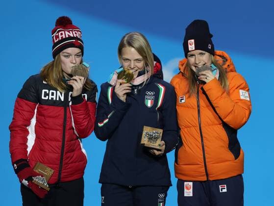 (180214) -- PYEONGCHANG, Feb. 14, 2018 -- Champion Italy s Arianna Fontana (C), second-placed Yara Van Kerkhof from the Netherlands (R) and third-placed Canada s Kim Boutin pose for photos during medal ceremony of ladies 500m event of short track Speed skating Eisschnelllauf at 2018 PyeongChang Winter Olympic Games Olympische Spiele Olympia OS at the Medal Plaza in PyeongChang, South Korea, on Feb. 14, 2018. ) (SP)OLY-SOUTH KOREA-PYEONGCHANG-SHORT TRACK-WOMEN S 500M-MEDAL CEREMONY WuxZhuang 