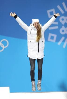 Olympia-Bilder des Tages - SPORT (180214) -- PYEONGCHANG, Feb. 14, 2018 -- Third-placed Olympic athlete from Russia Yulia Belorukova celebrates during medal ceremony of ladie s sprint classic event of cross-country skiing at 2018 PyeongChang Winter Olympic Games Olympische Spiele Olympia OS at the Medal Plaza in PyeongChang, South Korea, Feb. 14, 2018. ) (SP)OLY-SOUTH KOREA-PYEONGCHANG-CROSS-COUNTRY SKIING-LADIES SPRINT CLASSIC-MEDAL CEREMONY WuxZhuang 