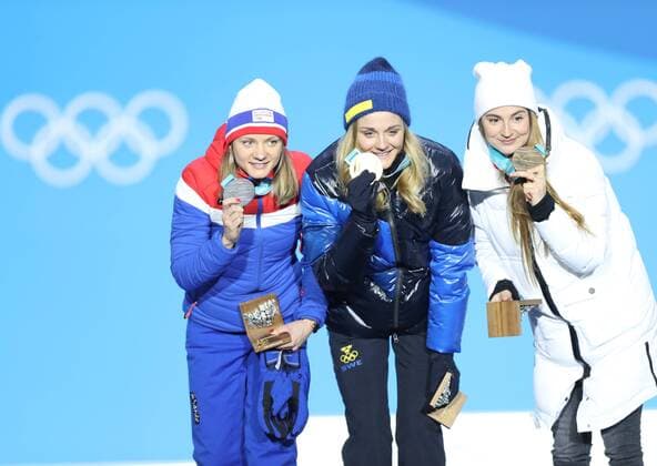 (180214) -- PYEONGCHANG, Feb. 14, 2018 -- Champion Stina Nilsson (C) from Sweden, second-placed Maiken Caspersen Falla (L) from Norway and third-placed Olympic athlete from Russia Yulia Belorukova pose for photos during medal ceremony of ladie s sprint classic event of cross-country skiing at 2018 PyeongChang Winter Olympic Games Olympische Spiele Olympia OS at the Medal Plaza in PyeongChang, South Korea, Feb. 14, 2018. ) (SP)OLY-SOUTH KOREA-PYEONGCHANG-CROSS-COUNTRY SKIING-LADIES SPRINT CLASSIC-MEDAL CEREMONY WuxZhuang 