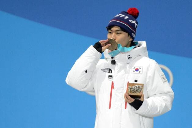 February 14, 2018 - Pyeongchang, South Korea - KIM MIN-SEOK of Korea with his bronze medal from the Men s 1500m Speed skating Eisschnelllauf event in the PyeongChang Olympic Games Olympische Spiele Olympia OS PyeongChang 18: Speed Skating Men - ZUMAl132 20180214_zap_l132_013 Copyright: xChristopherxLevyx