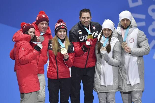 links team Switzerland SUI with Jenny PERRET and Martin RIOS 2 square silver silver medal silver medal winner team CAN Canada with John MORRIS and Kaitlyn LAWES 1 place gold medalist gold medal Olympic team OAR RUS with Anastasia BRYZGALOVA and Alexandr KRUSHELNITCKII 3 square bronze bronze medal winner of the bronze medal curling mixed doubles Xurling mixed doubles cheers cheers joy enthusiasm emotion cheer cheers victory ceremony PyeongChang Olympic medals Plaza ceremony on 14 02 2018 Olympic Winter Olympics 2018 from 09 02 25 02 2018 in PyeongChang Korea Â