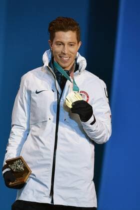 Shaun WHITE USA 1 place Gold Medal Gold Medal Olympic snowboard Halfpipe with gold medal medal Olympic Champion Olympic cheers cheers joy enthusiasm emotion cheer cheers victory ceremony PyeongChang Olympic medals ceremony Plaza on 14 02 2018 Winter Olympics 2018 from 09 02 25 02 2018 in PyeongChang of South Korea