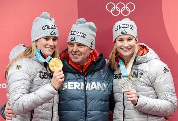 14 02 2018 Olympic sliding centre PyeongChang KOR PyeongChang 2018 sledding single ladies in the picture of Natalie Geisenberger GER and GER Dajana echo display your medals and national coach Norbert Loch, Natalie Geisenberger GER and Dajana echo GER show her medals and head coach Norbert hole after the single ladies at the Olympic sliding centre in PyeongChang of South Korea lie of the PyeongChang 2018 Winter Olympic Games on 2018 02 14 PyeongChang  EX_GRO