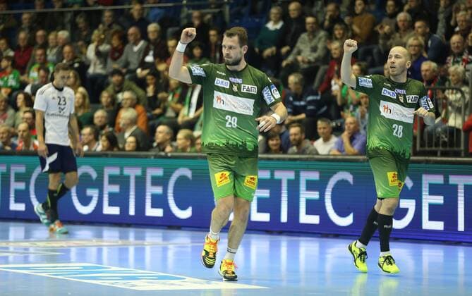 14 02 xcsx 2018 handball EHF Cup SC Magdeburg Bjerringbro Silkeborg of emspor v l Stefan Hundstrup Bjerringbro Silkeborg disappointed disappointed look disappointed Mads Christiansen SC Magdeburg and Robert Weber SC Magdeburg Magdeburg cheer