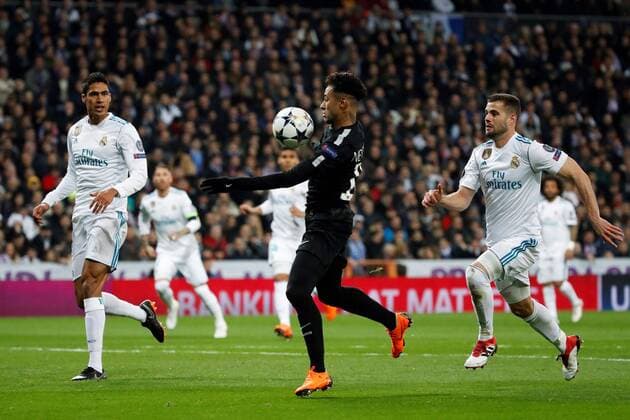 Paris Saint Germain s Neymar Da Silva (C) vies for the ball with Real Madrid s Nacho Fernandez (R) and Raphael Varane (L) during the UEFA Champions League round of 16 first leg match between Real Madrid and Paris Saint Germain at the Santiago Bernabeu stadium in Madrid, Spain, 14 February 2018. Real Madrid vs. Paris Saint Germain !ACHTUNG: NUR REDAKTIONELLE NUTZUNG!  Copyright: xJuanjoxMartinx MAD004 20180214-636542398915421549