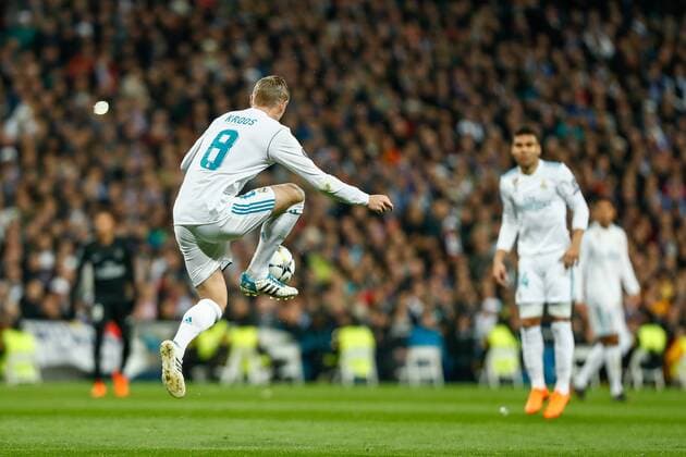 Toni Kroos of Real Madrid during the Chambions League match played on Santiago Bernabeu Stadium between Real Madrid and PSG Paris Saint Germain, Feb 14th 2018. Photo: Oscar J. Barroso AFP7  xOscarxJ.xBarrosox xAFP7x xRealxMadridxvxPSG,xChampionsxLeague,xSpain,xFebx14thx2018x