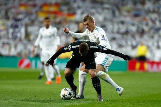 Verratti of PSG and Toni Kroos of Real Madrid during the Chambions League match played on Santiago Bernabeu Stadium between Real Madrid and PSG Paris Saint Germain, Feb 14th 2018. Photo: Oscar J. Barroso AFP7  xOscarxJ.xBarrosox xAFP7x xRealxMadridxvxPSG,xChampionsxLeague,xSpain,xFebx14thx2018x
