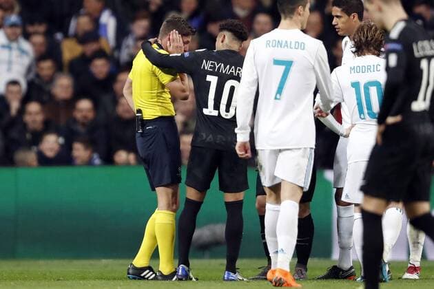 referee Felix Brych, Neymar of Paris Saint-Germain during the UEFA Champions League round of 16 match between Real Madrid and Paris Saint-Germain at the Santiago Bernabeu stadium on February 14, 2018 in Madrid, Spain UEFA Champions League 2017 2018 xVIxVIxImagesx xMauricexvanxSteenxIVx 10067051