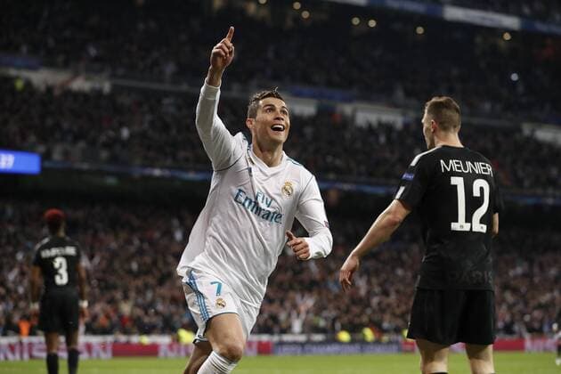 Bilder des Tages - Sport (l-r) Cristiano Ronaldo of Real Madrid, Thomas Munier of Paris Saint-Germain during the UEFA Champions League round of 16 match between Real Madrid and Paris Saint-Germain at the Santiago Bernabeu stadium on February 14, 2018 in Madrid, Spain UEFA Champions League 2017 2018 xVIxVIxImagesx xMauricexvanxSteenxIVx 10067130