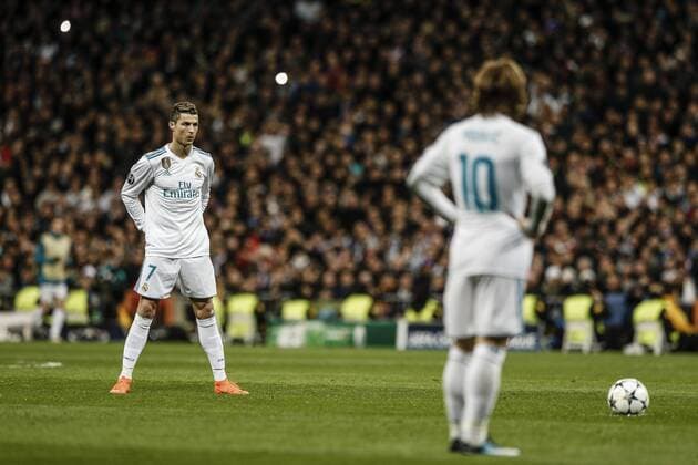 14th February 2018, Santiago Bernabeu, Madrid, Spain; UEFA Champions League football, round of 16, first leg, Real Madrid versus PSG; Cristiano Ronaldo (Real Madrid) sets up a free kick  ActionPlus11987073