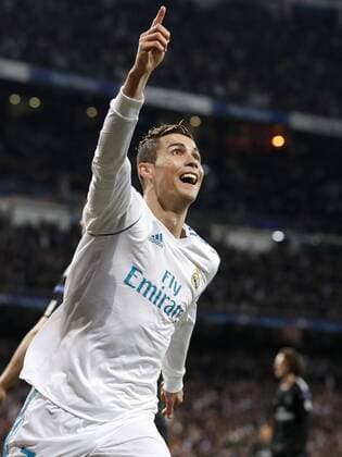Themen der Woche - SPORT Bilder des Tages - SPORT Cristiano Ronaldo of Real Madrid during the UEFA Champions League round of 16 match between Real Madrid and Paris Saint-Germain at the Santiago Bernabeu stadium on February 14, 2018 in Madrid, Spain UEFA Champions League 2017 2018 xVIxVIxImagesx xMauricexvanxSteenxIVx 10068136