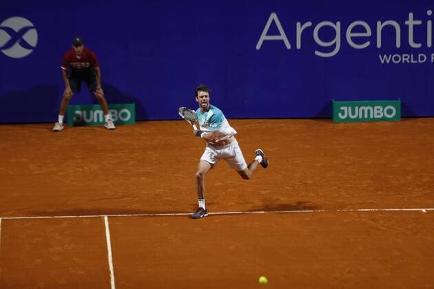Argentinian tennis player Horacio Zeballos serves a ball against Austrian Dominic Thiem during a game of Argentina Tennis Open s round of 16 in Buenos Aires, Argentina, 14 February 2018. Argentina Tennis Open !ACHTUNG: NUR REDAKTIONELLE NUTZUNG!  Copyright: xDavidxFernandezx BAS01 20180215-636542599645547720