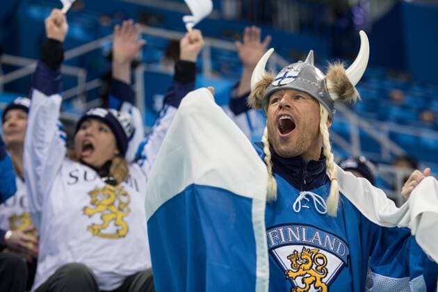 Olympia-Bilder des Tages - SPORT February 14, 2018 - Gangneung, South Korea - Finland fans cheer as the Finland team scores their first goal against Germany during Ice hockey Eishockey Men s Preliminary Round - Group C at Gangneung Hockey Centre during the 2018 Pyeongchang Winter Olympic Games Olympische Spiele Olympia OS PyeongChang 18: Ice Hockey Men: FIN 5:2 GER  - ZUMA 20180215_mda_av1_006 Copyright: xMarkxAveryx