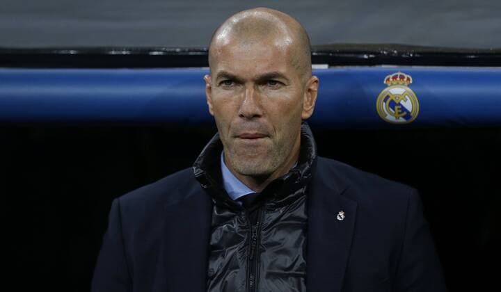 Partido de ida de octavos de la Liga de Campeones entre el Real Madrid y el PSG en el Bernabeu. En la imagen, Zidane. First leg of 1 8 Champions League match between Real Madrid and PSG. In this picture, Zidane. 
