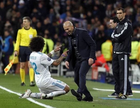 Partido de ida de octavos de la Liga de Campeones entre el Real Madrid y el PSG en el Bernabeu. En la imagen, Marcelo celebra su gol con Zidane. First leg of 1 8 Champions League match between Real Madrid and PSG. In this picture, Marcelo celebrates his goal with Zidane. 