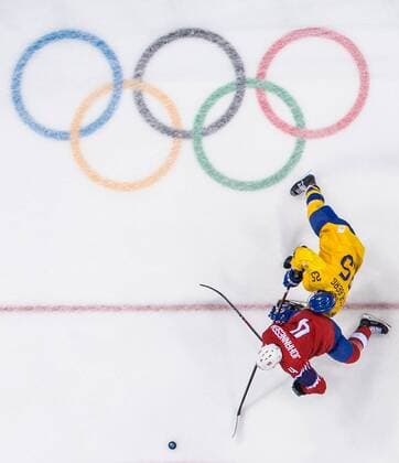 180215 Viktor Stalberg of Sweden in action with John Johannesen of Norway in the Men s Ice Hockey Preliminary Round match between Norway and Sweden during day six of the 2018 Winter Olympics on February 15 2018 in Pyeongchang Photo Petter Arvidson BILDBYR N code PA 91972  Copyright: PETTERxARVIDSON BB180215PA058