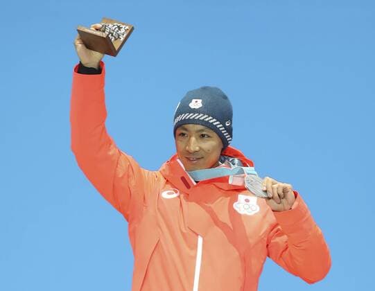 (180215) -- PYEONGCHANG, Feb. 15, 2018 -- Silver medalist Akito Watabe from Japan poses for photos during the medal ceremony of individual gundersen NH 10KM event of nordic combined at Pyeongchang 2018 Winter Olympic Games Olympische Spiele Olympia OS at Medal Plaza, PyeongChang, South Korea, Feb. 15, 2018. ) (SP)OLY-SOUTH KOREA-PYEONGCHANG-NORDIC COMBINED-INDIVIDUAL GUNDERSEN NH 10KM-MEDAL CEREMONY WuxZhuang 