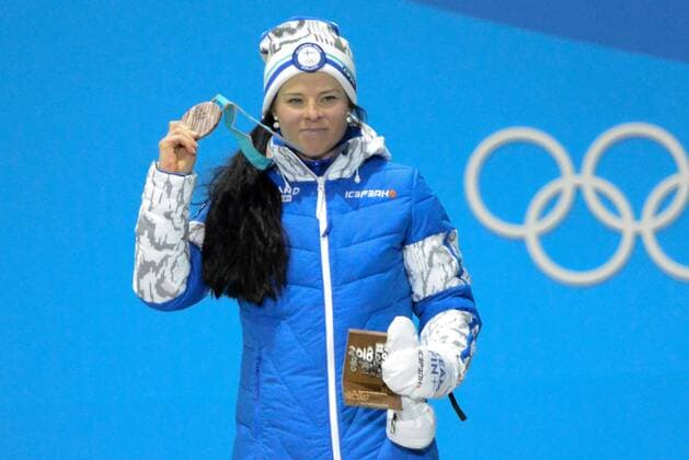 February 15, 2018 - Pyeongchang, South Korea - KRISTA PARMAKOSKI of Finland celebrates receiving the bronze medal for the Ladies 10km Free cross-country event In the PyeongChang Olympic Games Olympische Spiele Olympia OS PyeongChang 18: Cross Country Skiing Women zFinland - ZUMAl132 20180215_zap_l132_010 Copyright: xChristopherxLevyx