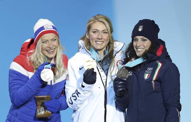 (180215) -- PYEONGCHANG, Feb. 15, 2018 -- Champion Mikaela Shiffrin from the United States (C), second-placed Ragnhild Mowinckel from Norway (L) and third-placed Federica Brignone from Italy pose for photos during medal ceremony of women s giant slalom of alpine skiing at Pyeongchang 2018 Winter Olympic Games Olympische Spiele Olympia OS at Medal Plaza, PyeongChang, South Korea, Feb. 15, 2018. ) (SP)OLY-SOUTH KOREA-PYEONGCHANG-ALPINE SKIING-WOMEN S GIANT SLALOM-MEDAL CEREMONY WuxZhuang 
