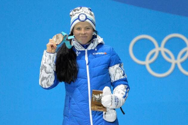 February 15, 2018 - Pyeongchang, South Korea - KRISTA PARMAKOSKI of Finland celebrates receiving the bronze medal for the Ladies 10km Free cross-country event In the PyeongChang Olympic Games Olympische Spiele Olympia OS PyeongChang 18: Cross Country Skiing Women zFinland - ZUMAl132 20180215_zap_l132_011 Copyright: xChristopherxLevyx