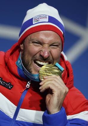 OLYMPICS - 2018 Winter Olympics PYEONGCHANG,SOUTH KOREA,15.FEB.18 - OLYMPICS, ALPINE SKIING - Olympic Winter games Winterspiele Spiele Summer games PyeongChang 2018, medal plaza, downhill, men, award ceremony. Image shows Aksel Lund Svindal (NOR). Keywords: medal. GEPAxpictures xAndreasxPranter