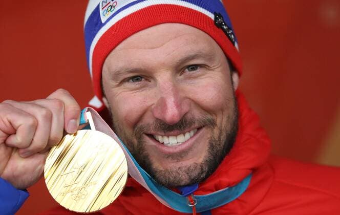 OLYMPICS - 2018 Winter Olympics PYEONGCHANG,SOUTH KOREA,15.FEB.18 - OLYMPICS, ALPINE SKIING - Olympic Winter games Winterspiele Spiele Summer games PyeongChang 2018, medal plaza, downhill, men, award ceremony. Image shows Aksel Lund Svindal (NOR). Keywords: medal. GEPAxpictures xAndreasxPranter