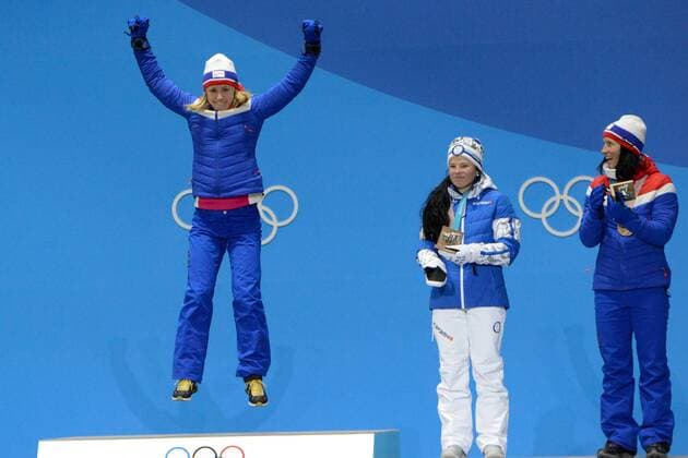 PyeongChang 2018, Langlauf, 10km Freistil der Damen, Siegerehrung February 15, 2018 - Pyeongchang, South Korea - RAGNHLD HAGA of Norway celebrates receiving the gold medal for the Ladies 10km Free cross-country event In the PyeongChang Olympic Games Olympische Spiele Olympia OS PyeongChang 18: Cross Country Skiing Women - ZUMAl132 20180215_zap_l132_023 Copyright: xChristopherxLevyx