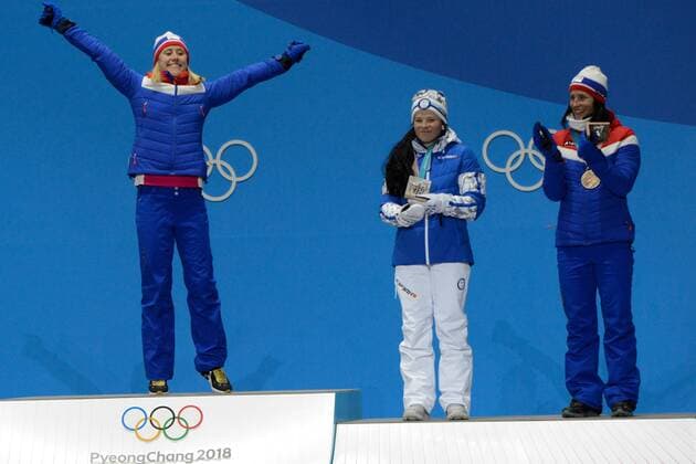 PyeongChang 2018, Langlauf, 10km Freistil der Damen, Siegerehrung February 15, 2018 - Pyeongchang, South Korea - RAGNHLD HAGA of Norway celebrates receiving the gold medal for the Ladies 10km Free cross-country event In the PyeongChang Olympic Games Olympische Spiele Olympia OS PyeongChang 18: Cross Country Skiing Women - ZUMAl132 20180215_zap_l132_025 Copyright: xChristopherxLevyx