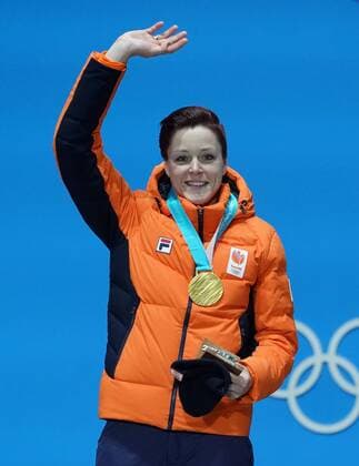 PyeongChang 2018 - Eisschnelllauf, Damen, 1000m, Siegerehrung Gold medalist Netherland s Jorien ter Mors celebrates during the medal ceremony for the Ladies 1,000m Speed skating Eisschnelllauf during the Pyeongchang 2018 Winter Olympics in Pyeongchang, South Korea, on February 15, 2018.  OLY20180215378 KEVINxDIETSCH