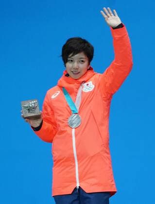 PyeongChang 2018 - Eisschnelllauf, Damen, 1000m, Siegerehrung Silver medalist Japan s Nao Kodaira celebrates during the medal ceremony for the Ladies 1,000m Speed skating Eisschnelllauf during the Pyeongchang 2018 Winter Olympics in Pyeongchang, South Korea, on February 15, 2018.  OLY20180215380 KEVINxDIETSCH