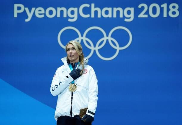 PyeongChang 2018, Ski Alpin, Riesenslalom der Damen, Siegerehrung Gold medalist American Mikaela Shiffrin stands for the national anthem during the medal ceremony for the Ladies Giant Slalom during the Pyeongchang 2018 Winter Olympics in Pyeongchang, South Korea, on February 15, 2018.  OLY20180215350 KEVINxDIETSCH