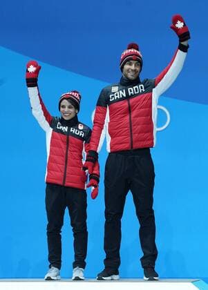 PyeongChang 2018, Eiskunstlauf, Paarlauf, Siegerehrung Bronze medalist Meagan Duhamel and Eric Redford wave during the medal ceremony for Pairs Figure skating Eiskunstlauf at the Pyeongchang 2018 Winter Olympics in Pyeongchang, South Korea, on February 15, 2018.  OLY20180215367 KEVINxDIETSCH