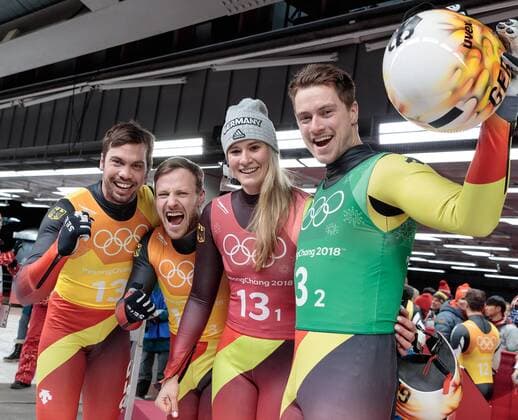 Olympia-Bilder des Tages - SPORT PyeongChang 2018, Rodeln, Teamwettbewerb 15.02.2018, Olympic Sliding Centre, Pyeongchang, KOR, PyeongChang 2018, Rodeln, Teamstaffel, im Bild Team Deutschland mit Natalie Geisenberger, Johannes Ludwig, Tobias Wendl, Tobias Arlt (1. Platz) winning team Germany with Natalie Geisenberger Johannes Ludwig Tobias Wendl Tobias Arlt reacts after the Luge team relay competition of the Pyeongchang 2018 Winter Olympic Games Olympische Spiele Olympia OS at the Olympic Sliding Centre in Pyeongchang, South Korea on 2018 02 15. Groder Pyeongchang *** 15 02 2018 Olympic sliding centre PyeongChang KOR PyeongChang 2018 luge team relay in the image Team Germany with Natalie Geisenberger Johannes Ludwig Tobias Wendl Tobias Arlt 1 place winning team Germany with Natalie Geisenberger Johannes Ludwig Tobias Wendl Tobias Arlt reacts After the luge team relay competition of the PyeongChang 2018 Winter Olympic Games at the Olympic sliding centre in PyeongChang of South Korea on 2018 02 15 Groder PyeongChang  EP_gro  