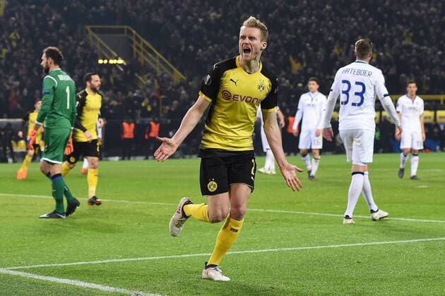 Bilder des Tages - SPORT Fußball Europa League Sechzehntelfinale Borussia Dortmund - Atalanta Bergamo am 15.02.2018 im Signal Iduna Park in Dortmund Torjubel zum 1:0 durch Andre Schürrle ( Dortmund ) *** Football Europa League Sechzehntelfinale Borussia Dortmund Atalanta Bergamo 15 02 2018 at the Signal Iduna Park in Dortmund goal celebration 1 0 by André Schürrle Dortmund xRx