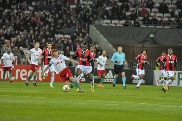 Mario Balotelli (OGC Nice) - Igor Denisov (FC Lokomotiv Moscou) FOOTBALL : OGC Nice vs Lokomotiv Moscou - Ligue Europa - 15 02 2018 NorbertScanella Panoramic 