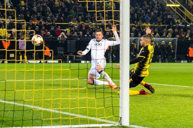 Josip Ilicic of Atalanta Bergamo scores during the UEFA Europa League round of 32 match between Borussia Dortmund and Atalanta Bergamo at the Signal Iduna Park stadium on February 14, 2018 in Dortmund, Germany. UEFA Europa League 2017 2018 xVIxVIxImagesx xGerritxvanxKeulenxIVx 10074514