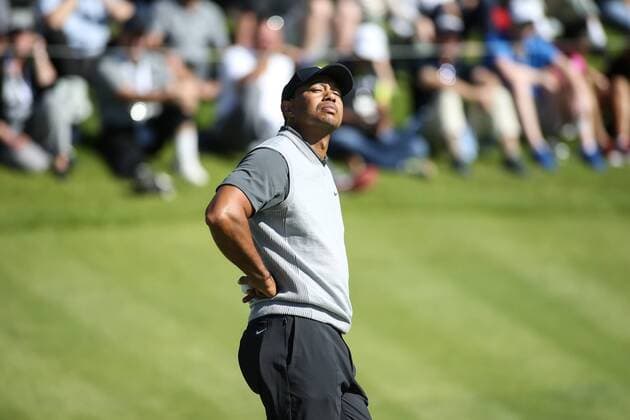 Bilder des Tages - SPORT February 15, 2018 Los Angeles, CA...Tiger Woods, of the United States, looking up for during opening round of the Genesis Open at the Rivera Country Club in Los Angeles, Ca on February 15, 2018. PGA Golf Herren Tour 2018: Genesis Open 2018 FEB 15 - ZUMAc04_ 20180215_zaf_c04_118 Copyright: xJevonexMoorex