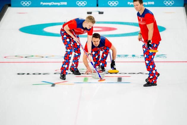 Olympia-Bilder des Tages - SPORT 180216 Thomas Ulsrud of Norway in the round robin of the curling between Norway and South Korea during day seven of the 2018 Winter Olympics on February 16, 2018 in Pyeongchang. Photo: Jon Olav Nesvold BILDBYRN kod JE 160170 *** 180216 Thomas Ulsrud of Norway in the round robin of the curling between Norway and South Korea during day seven of the 2018 Winter Olympics on February 16 2018 in Pyeongchang Photo Jon Olav Nesvold BILDBYR N code JE 160170  Copyright: JONxOLAVxNESVOLD BB180216JE015