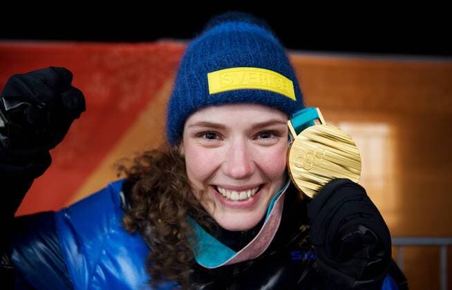 180216 Hanna Oberg of Sweden gold celebrate at a Medal Ceremony for women s 15 km biathlon during day seven of the 2018 Winter Olympics on February 16 2018 in Pyeongchang Photo Jon Olav Nesvold BILDBYRAN code JE 160172  Copyright: JONxOLAVxNESVOLD BB180216JE071