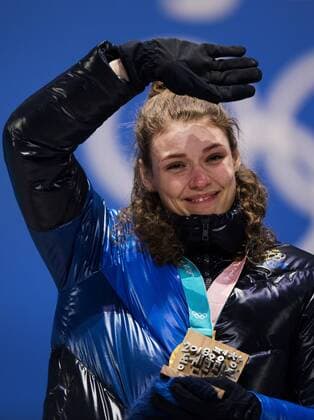 180216 Hanna Oberg of Sweden gold celebrate at a Medal Ceremony for women s 15 km biathlon during day seven of the 2018 Winter Olympics on February 16 2018 in Pyeongchang Photo Jon Olav Nesvold BILDBYRAN code JE 160172  Copyright: JONxOLAVxNESVOLD BB180216JE073